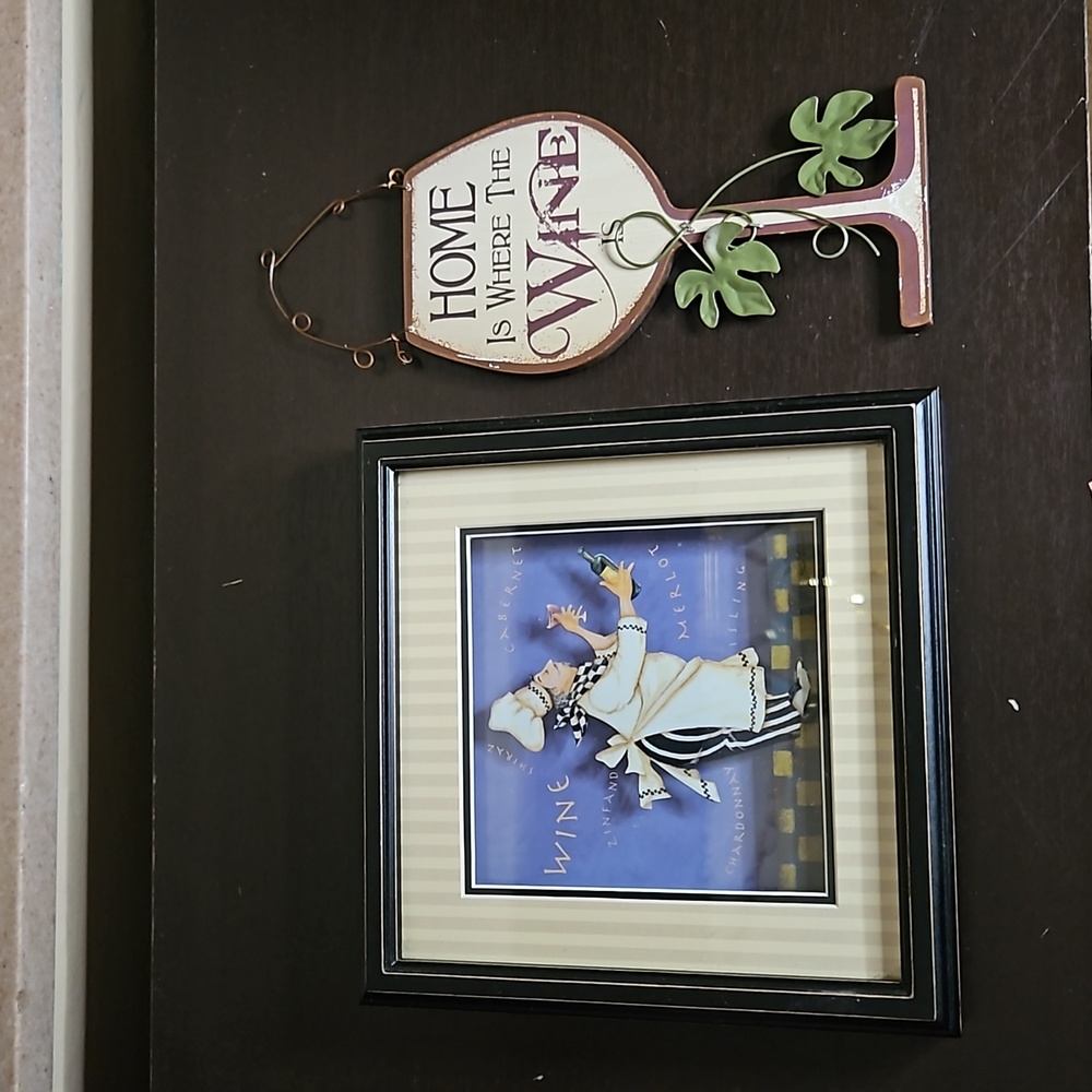 Set of 2 Wine Decor Items